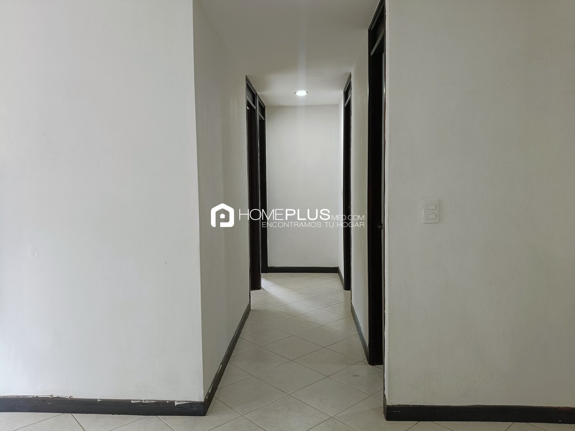 Apartamento En Arriendo En El Poblado, Los Balsos. Prados Del Castillo. C238