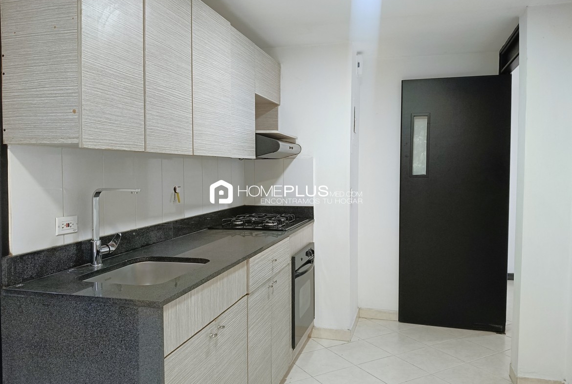 Apartamento En Arriendo En El Poblado, Los Balsos. Prados Del Castillo. C238