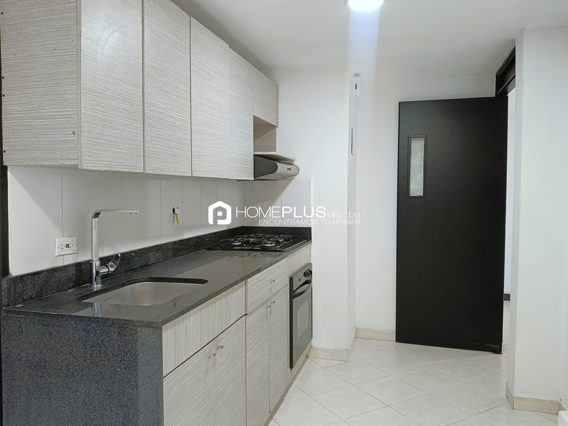 Apartamento En Arriendo En El Poblado, Los Balsos. Prados Del Castillo. C238