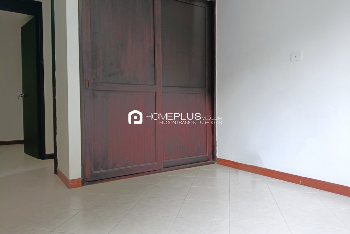 Apartamento En Arriendo En El Poblado, Los Balsos. Prados Del Castillo. C238