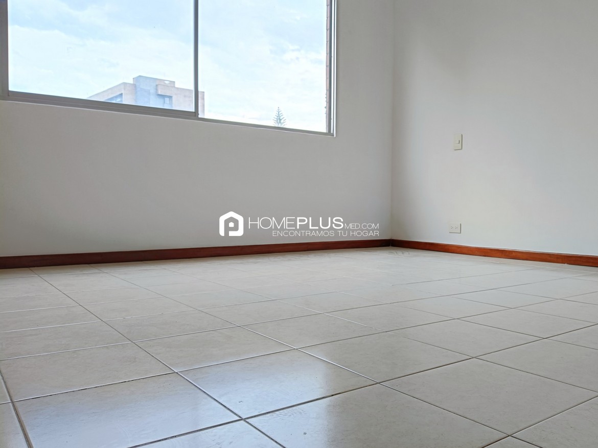 Apartamento En Arriendo En Poblado, Milla De Oro. Plaza Oviedo. C254