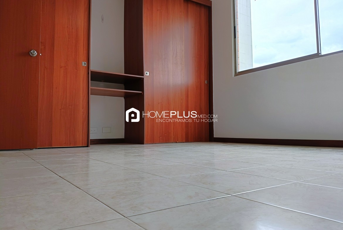 Apartamento En Arriendo En Poblado, Milla De Oro. Plaza Oviedo. C254