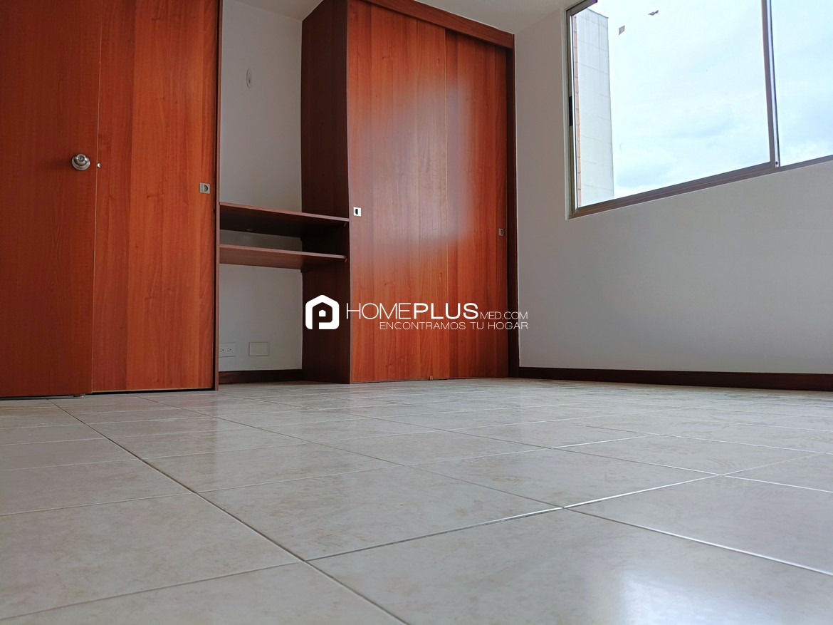 Apartamento En Arriendo En Poblado, Milla De Oro. Plaza Oviedo. C254