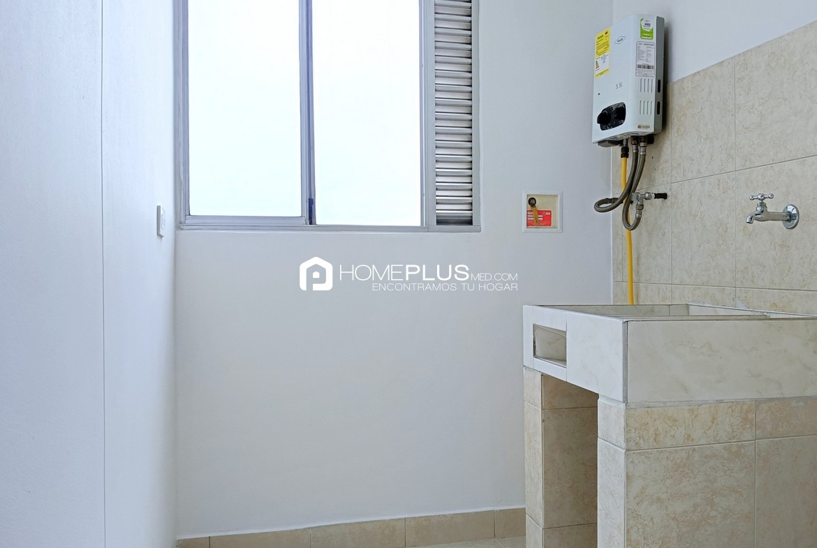 Apartamento En Arriendo En Poblado, Milla De Oro. Plaza Oviedo. C254