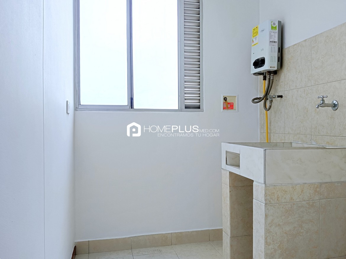 Apartamento En Arriendo En Poblado, Milla De Oro. Plaza Oviedo. C254