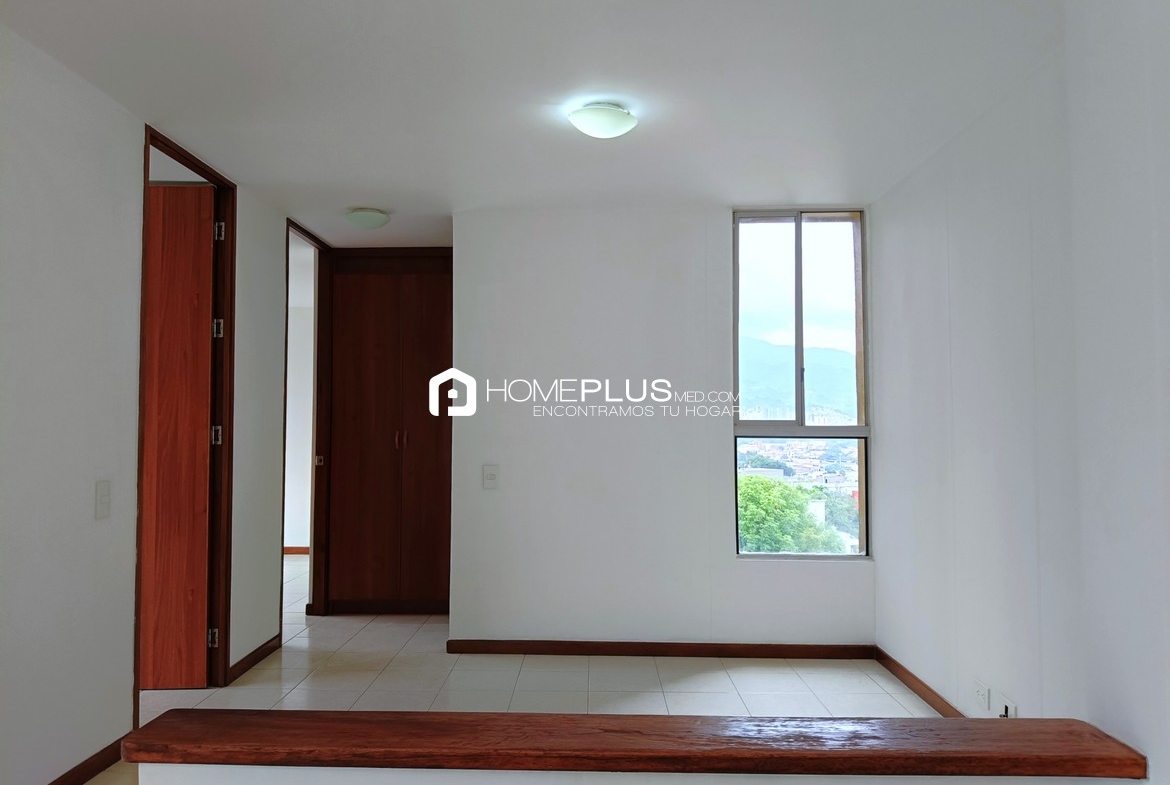Apartamento En Arriendo En Poblado, Milla De Oro. Plaza Oviedo. C254