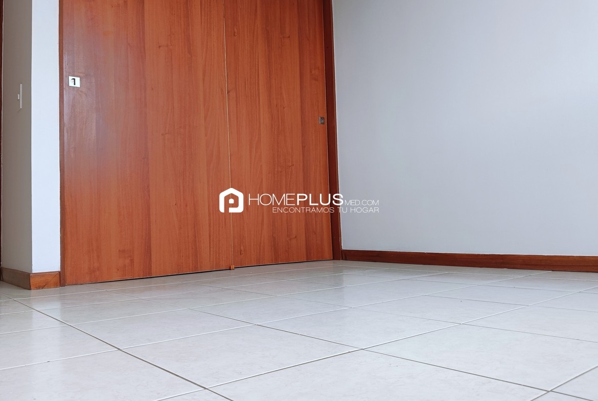 Apartamento En Arriendo En Poblado, Milla De Oro. Plaza Oviedo. C254