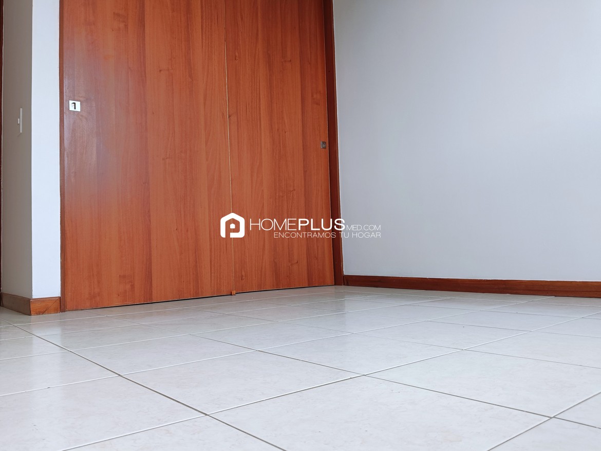 Apartamento En Arriendo En Poblado, Milla De Oro. Plaza Oviedo. C254